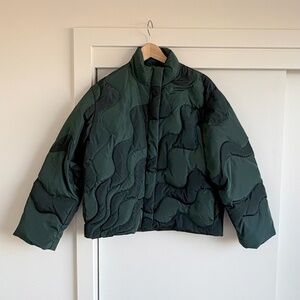 Paloma Wool Hokusai Puffer Dark Green